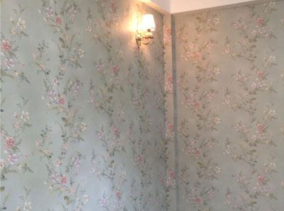 Thi công giấy dán tường hoa lá màu xanh